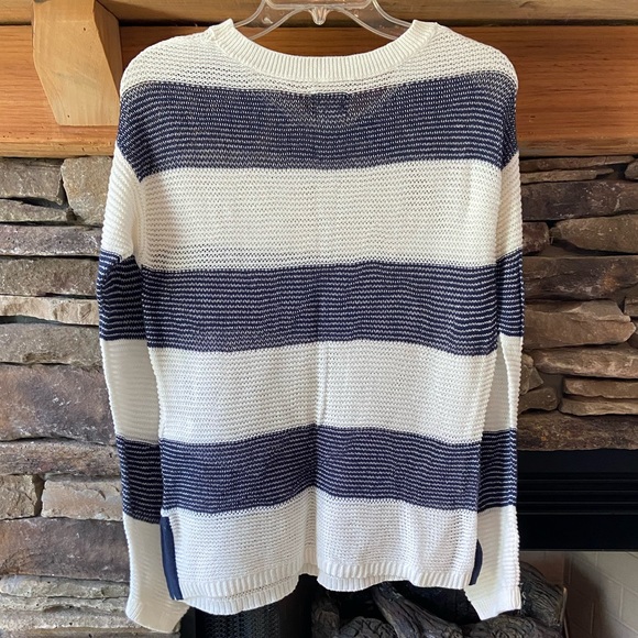 Levi’s Striped Sweater - Picture 3 of 8